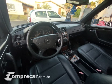 Mercedes-Benz C 180 1.8 Classic Plus 4 portas