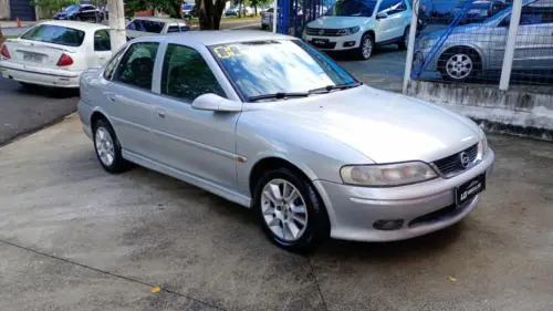 CHEVROLET VECTRA 2.2 MPFI GL Milenium 8V 4 portas