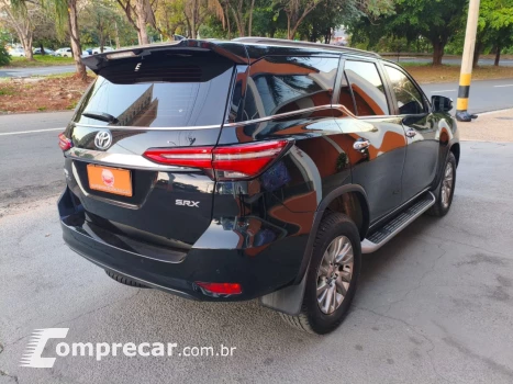 Hilux SW4 2.8 4P SRX 4X4 7 LUGARES TURBO DIESEL AUTOMÁTICO