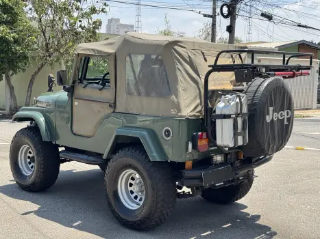 JEEP 2.6 6 Cilindros 12V