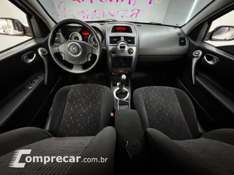 MÉGANE SEDAN - 1.6 DYNAMIQUE 16V 4P MANUAL