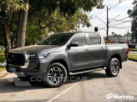 Toyota HILUX 2.8 D-4D TURBO DIESEL CD SRX 4X4 AUTOMÁTICO 4 portas