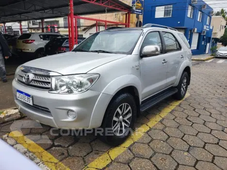 Toyota Hilux SW4 SR 4x2 2.7/2.7 Flex 16V Mec. 4 portas