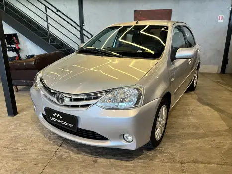 Toyota Etios Hatch 1.5 16V 4P FLEX XLS 4 portas
