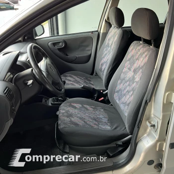 CORSA 1.8 MPFI Maxx Sedan 8V