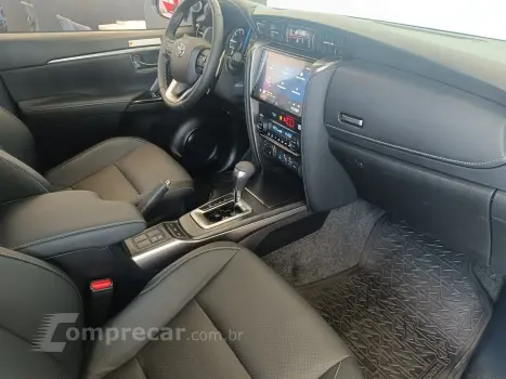 HILUX SW4 2.8 D-4D TURBO SRX PLATINUM 7L 4X4 AUTOMÁTICO