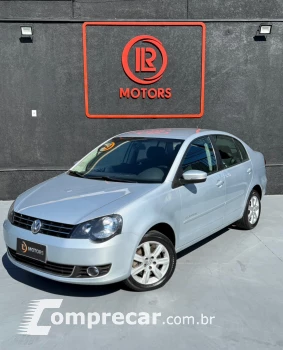 Volkswagen POLO SEDAN 2.0 MI Comfortline 8V 4 portas