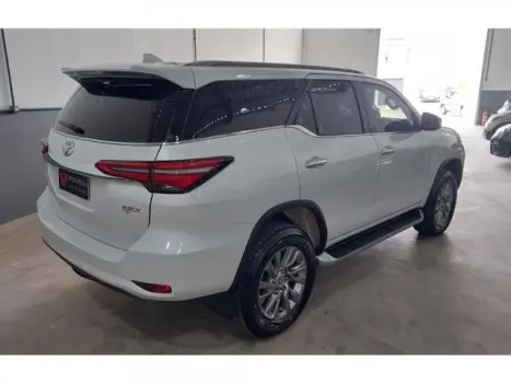 HILUX SW4 - 2.8 D-4D TURBO SRX 4X4 AUTOMÁTICO