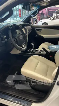 HILUX SW4 2.8 D-4d Turbo Diamond 7L