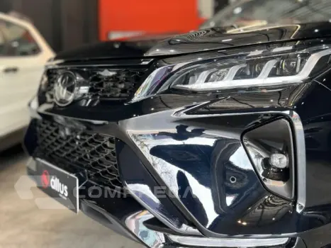 HILUX SW4 - 2.8 D-4D TURBO SRX 7L 4X4 AUTOMÁTICO