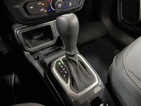 RENEGADE 1.3 T270 TURBO FLEX LONGITUDE AT6