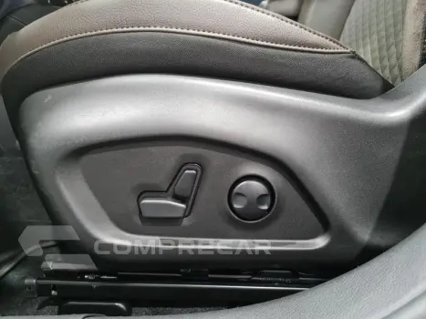 Commander Overl. 2.2 TD 4x4 Diesel Aut.