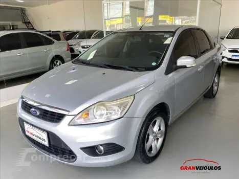 FORD FOCUS 2.0 GHIA SEDAN 16V FLEX 4P AUTOMÁTICO 4 portas