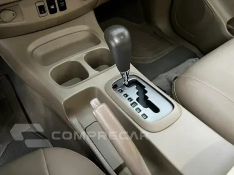 HILUX SW4 2.7 SR 4X2 7 LUGARES 16V GASOLINA 4P AU