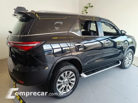 HILUX SW4 2.8 D-4D TURBO SRX 7L 4X4 AUTOMÁTICO