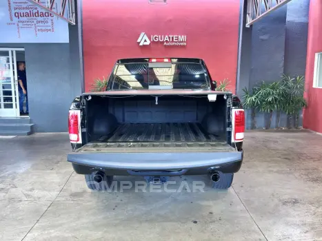 CLASSIC 5.7 V8 GASOLINA LARAMIE NIGHT EDITION CD 4X4 AUTOMÁT