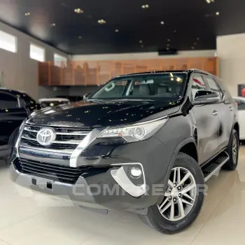 Toyota HILUX SW4 2.8 SRX 4X4 7 Lugares 16V Turbo Intercooler 4 portas