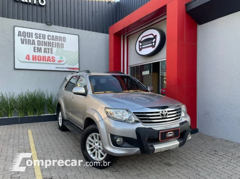 Toyota HILUX SW4 2.7 SR 7 Lugares 4X2 16V 4 portas