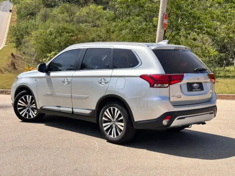 Outlander 3.0 HPE-S 4WD CVT