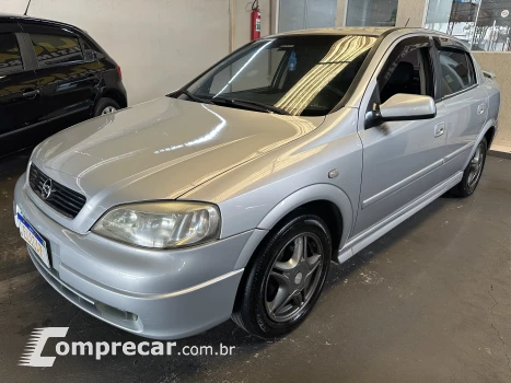 ASTRA 1.8 MPFI GL Sedan 8V