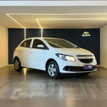 CHEVROLET ONIX HATCH LT 1.0 8V FlexPower 5p Mec. 4 portas