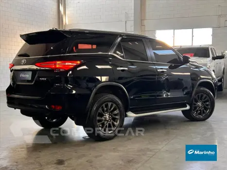 HILUX SW4 2.8 D-4D TURBO DIESEL SRX 7L 4X4 AUTOMÁ