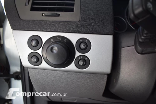 VECTRA 2.0 MPFI Elegance 8V