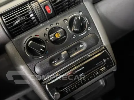 CLASSIC - 1.0 MPFI LS 8V 4P MANUAL