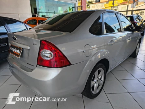 Focus Sedan 2.0 16V 4P GLX AUTOMÁTICO