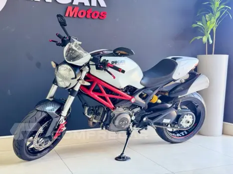 MONSTER 796