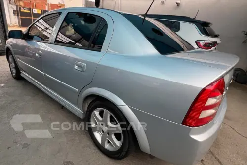 ASTRA 2.0 MPFI Advantage Sedan 8V