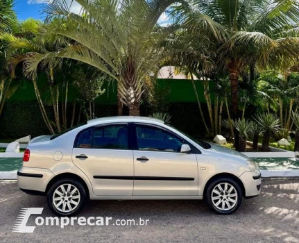POLO SEDAN 1.6