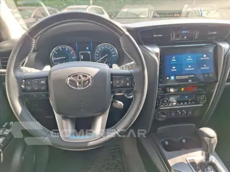 HILUX SW4 2.8 D-4D TURBO DIESEL SRX PLATINUM 7L 4