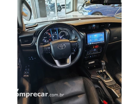 HILUX SW4 2.8 D-4D TURBO DIESEL SRX 7L 4X4 AUTOMÁTICO