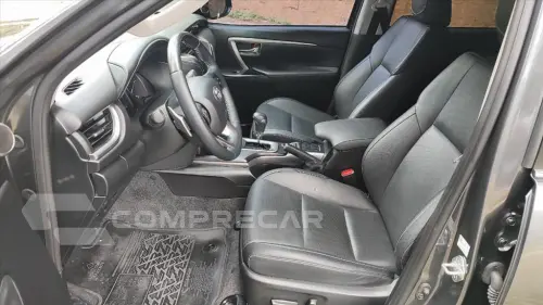 HILUX SW4 2.8 D-4D TURBO DIESEL SRX 4X4 AUTOMÁTICO