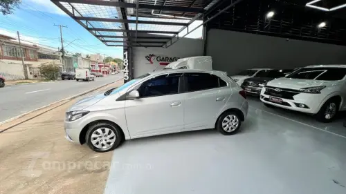 ONIX HATCH LT 1.0 8V FlexPower 5p Mec.