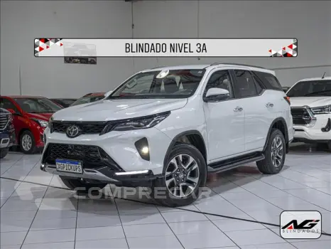 Toyota HILUX SW4 2.8 D-4d Turbo SRX Platinum 7L 4X4 4 portas