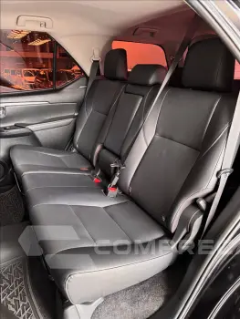 HILUX SW4 2.8 D-4D TURBO DIESEL SRX 7L 4X4 AUTOMÁ