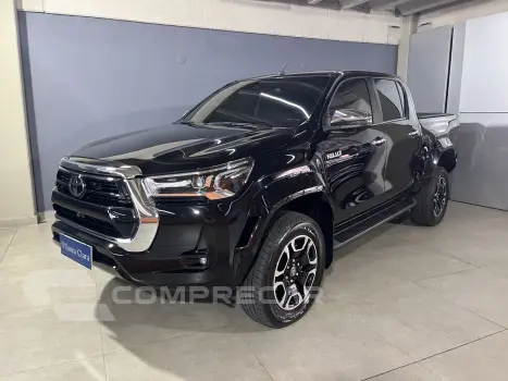 Toyota HILUX 2.8 D-4D TURBO DIESEL CD SRX PLUS 4X4 AUTOMÁTICO 4 portas