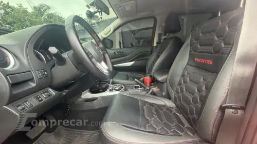 Frontier 2.3 ATTACK CABINE DUPLA 4X4 BI-TURBO DIESEL AUTOMÁT