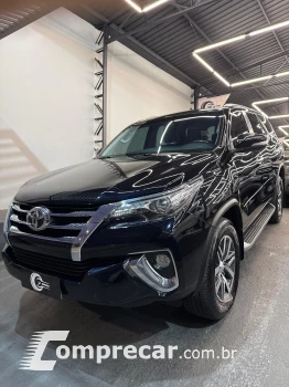 Toyota HILUX SW4 2.8 D-4d Turbo SRX 7L 4X4 4 portas