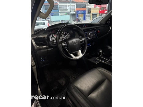 HILUX 2.8 D-4D TURBO DIESEL CD SRX 4X4 AUTOMÁTICO