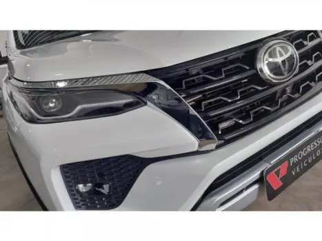 HILUX SW4 - 2.8 D-4D TURBO SRX 4X4 AUTOMÁTICO