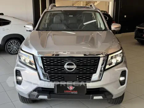 NISSAN Frontier 2.3 16V PLATINUM CABINE DUPLA 4X4 BI-TURBO DIESEL A 4 portas