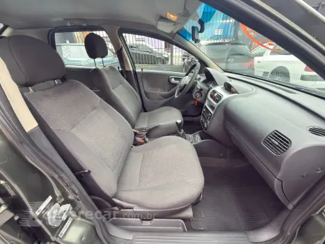 CORSA 1.4 MPFI Premium Sedan 8V