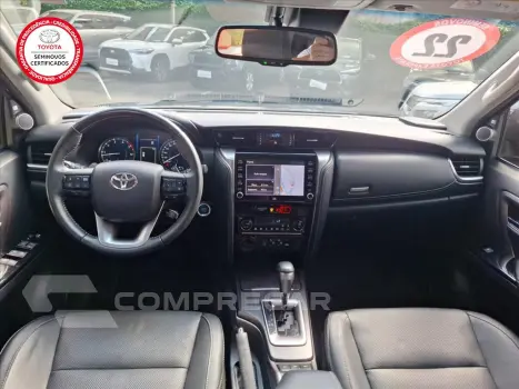 HILUX SW4 2.8 D-4D TURBO DIESEL SRX 7L 4X4 AUTOMÁ