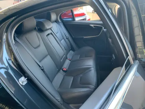 S60 T-4 MOMENTUM 2.0 190cv 4p
