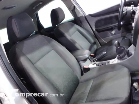 FOCUS HATCH - 2.0 GLX 16V 4P MANUAL