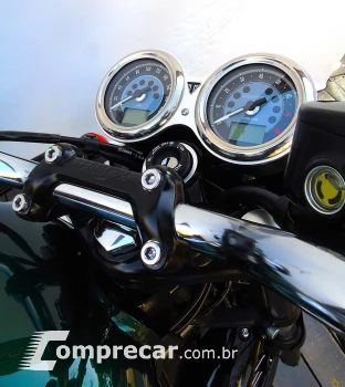 TRIUMPH BONNEVILLE T100 900