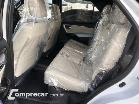 HILUX SW4 2.8 D-4D TURBO DIAMOND 7L 4X4 AUTOMÁTICO